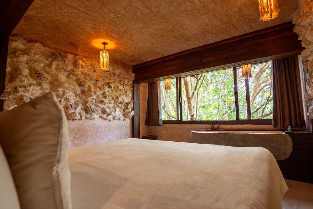 Private, Jungle, King Bed، Mayan Monkey Isla Mujeres 3/3