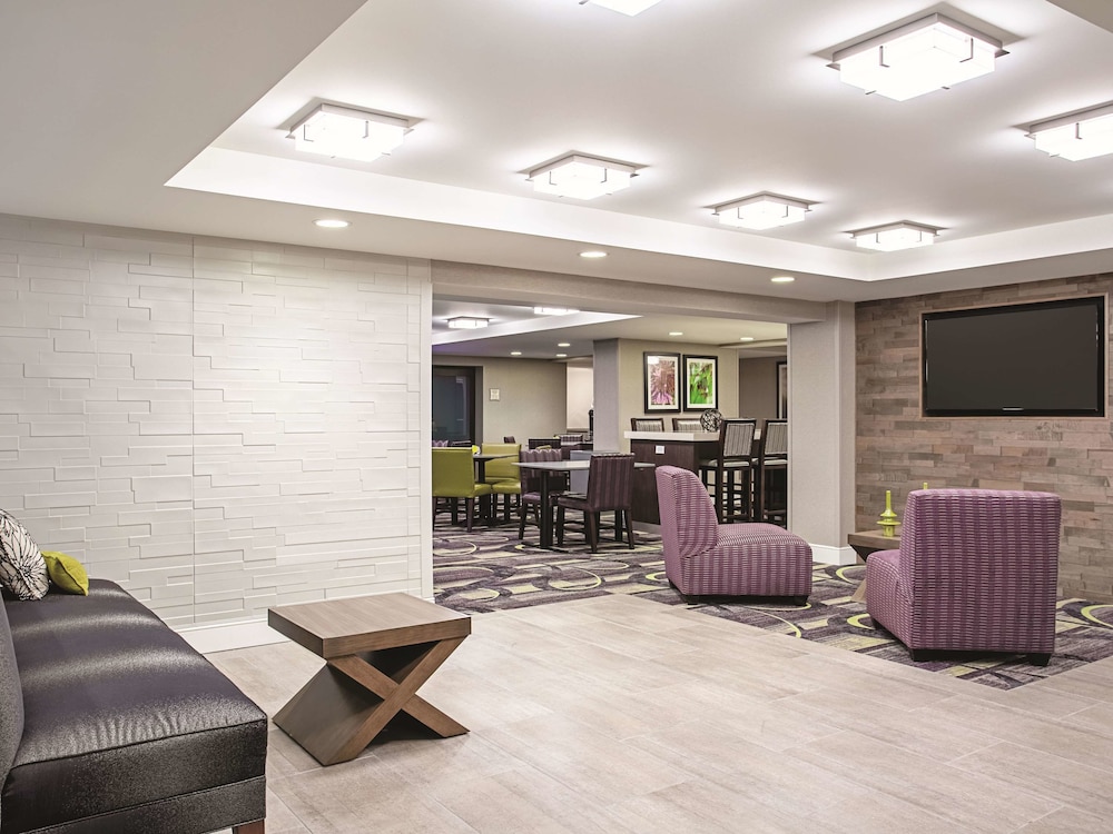 La Quinta Inn & Suites by Wyndham Baltimore N / White Marsh 30/46