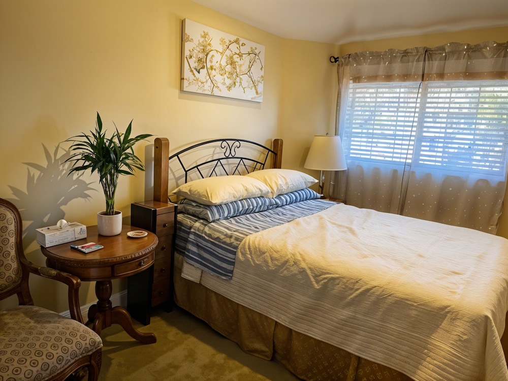 Ocean Breeze B and B 15/50