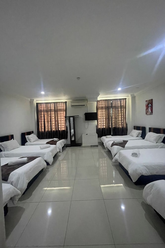 Hotel Mutiara KGMMB by ZUZU 24/53