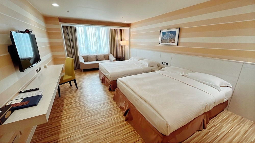 We Meet Hotel 28/68