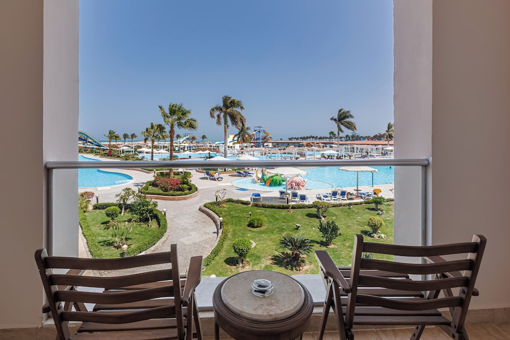SUNRISE Alora Aqua Park Resort 23/45