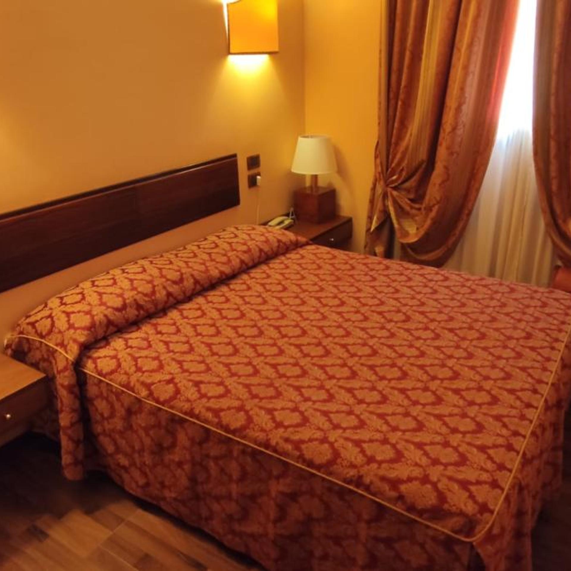 Room, Double Bed, Small