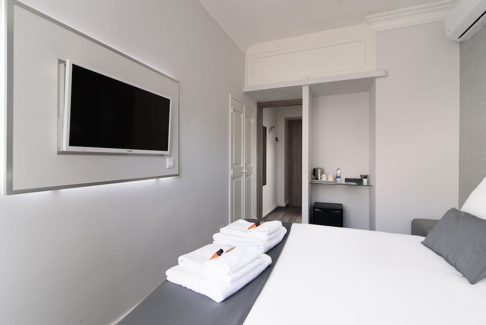 White Caesar Guesthouse 20/35