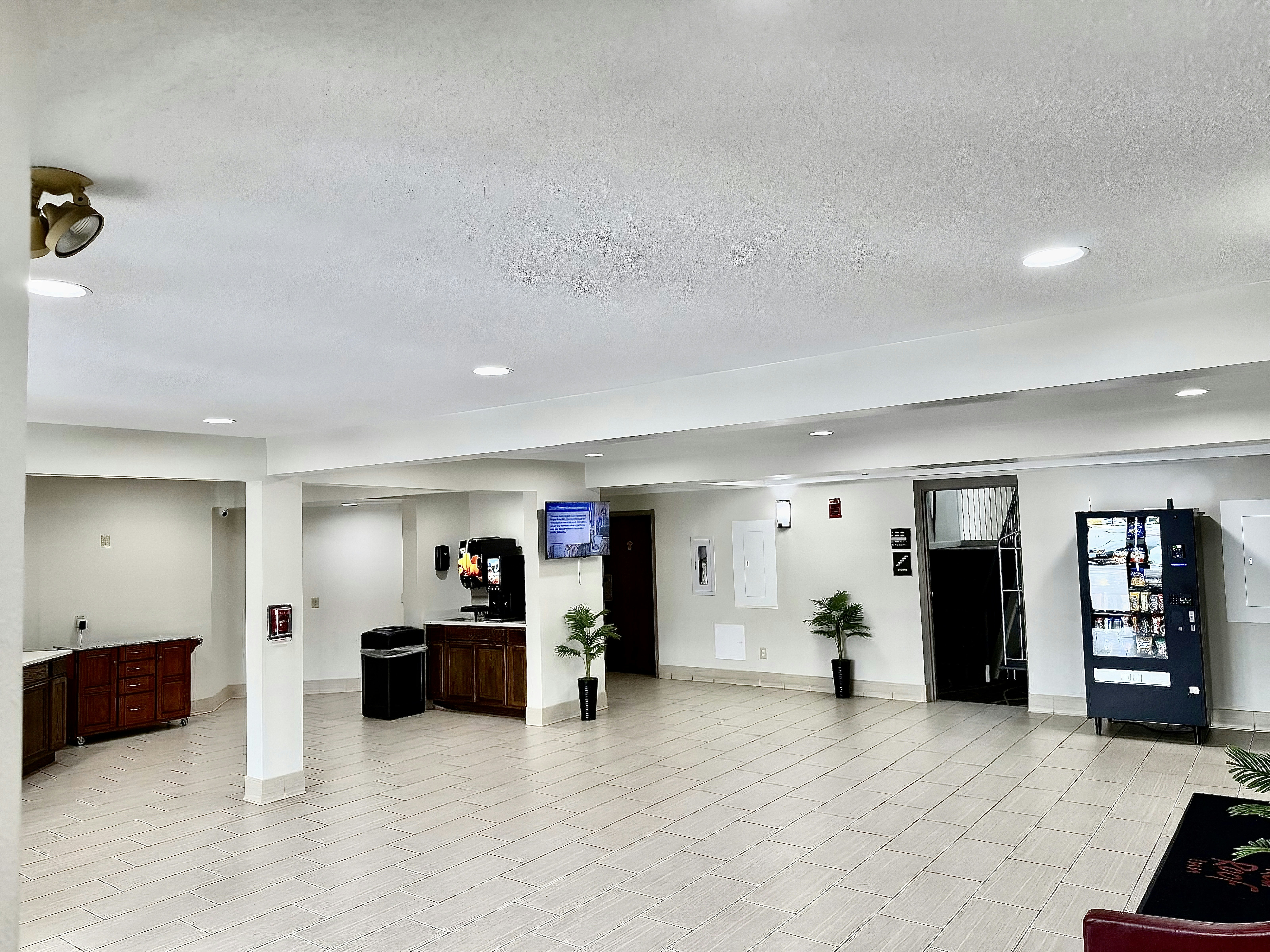 Red Roof Inn & Suites Newport – Middletown, RI 6/44