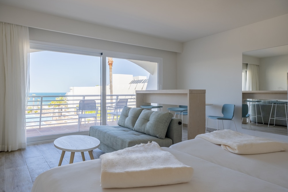 Iberostar Waves Royal Andalus 33/76