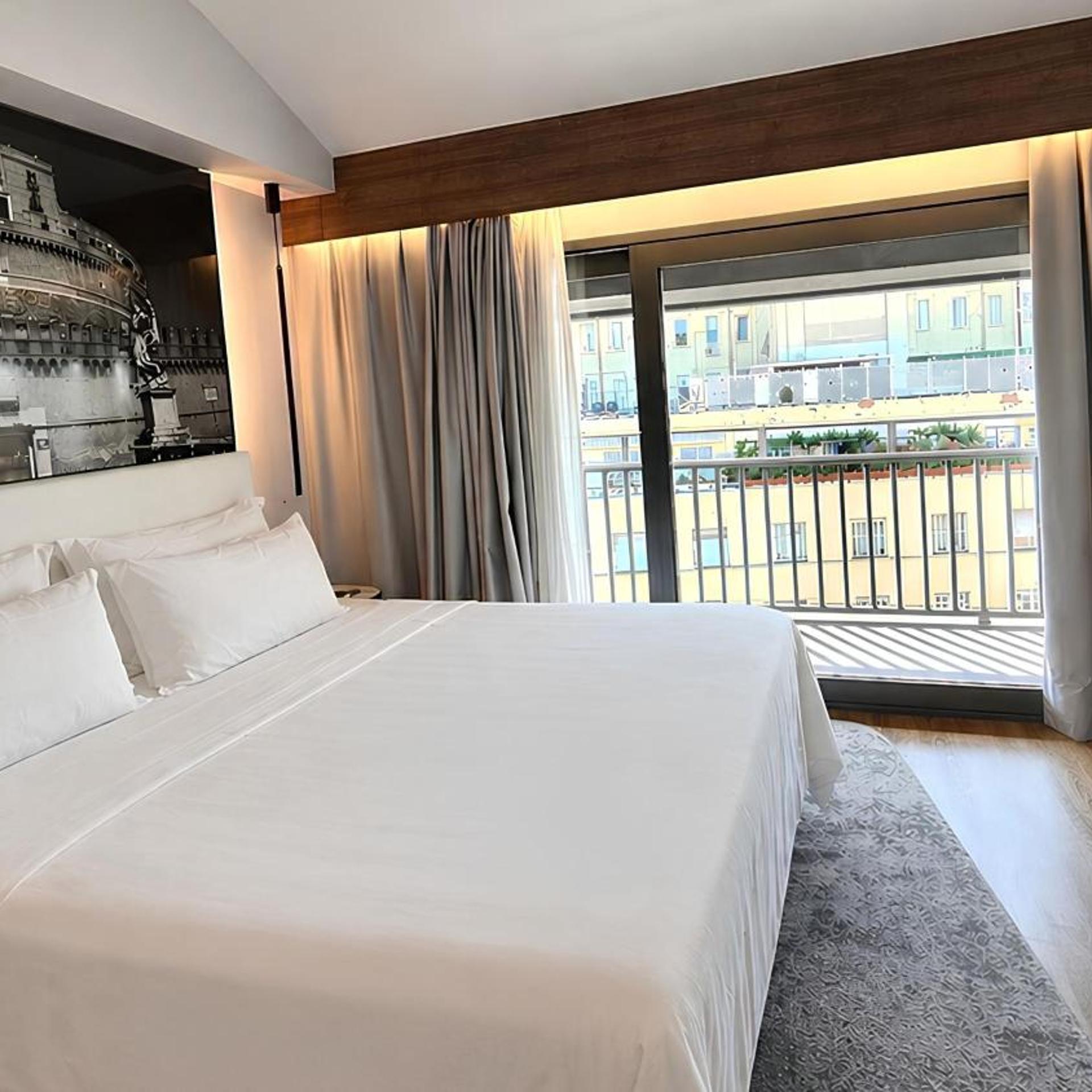 Suite, Balcony