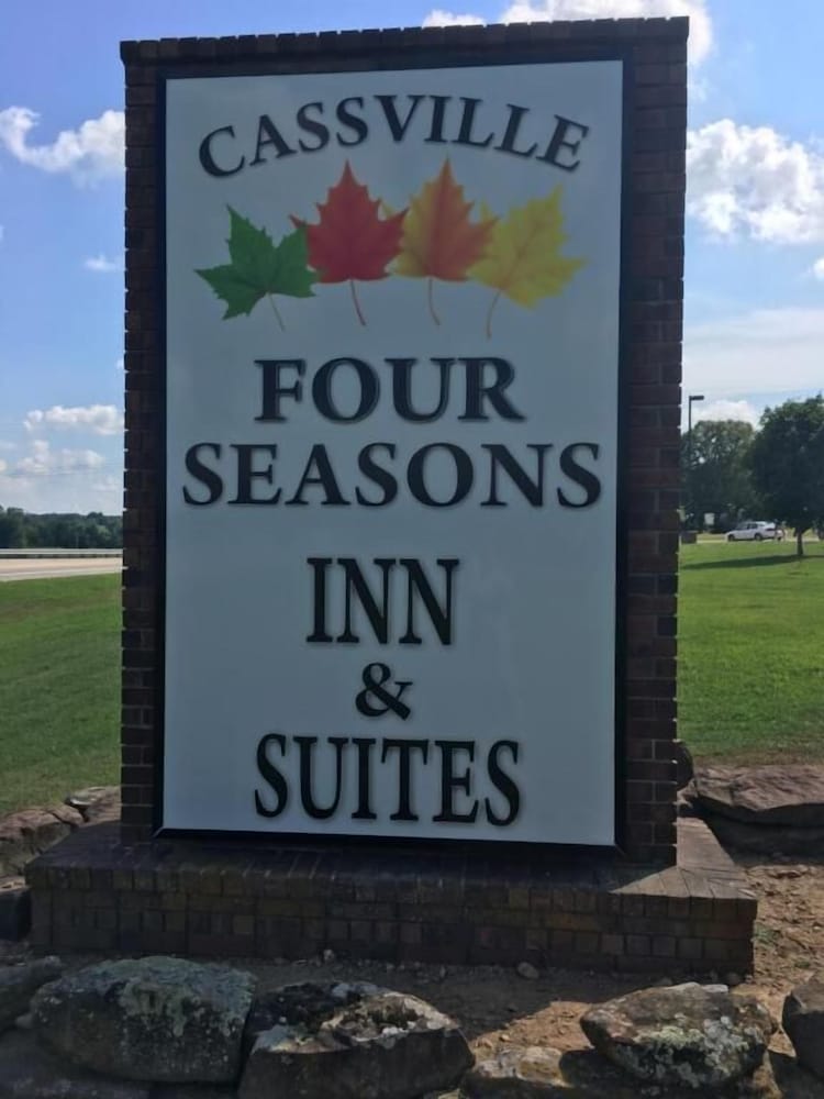 Americas Best Value Inn and Suites-Cassville/Roaring River 24/42