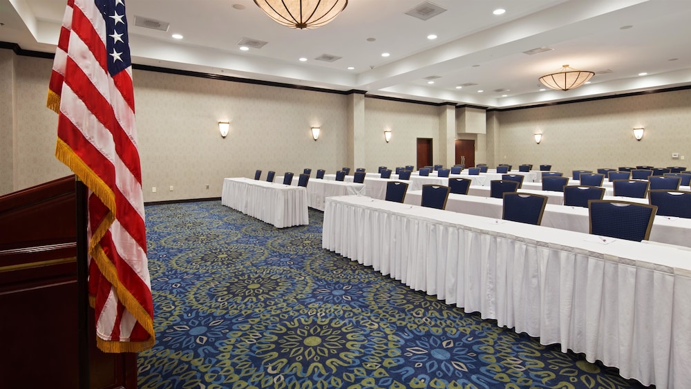 Best Western Plus Waynesboro Inn & Suites Conference Center 30/33
