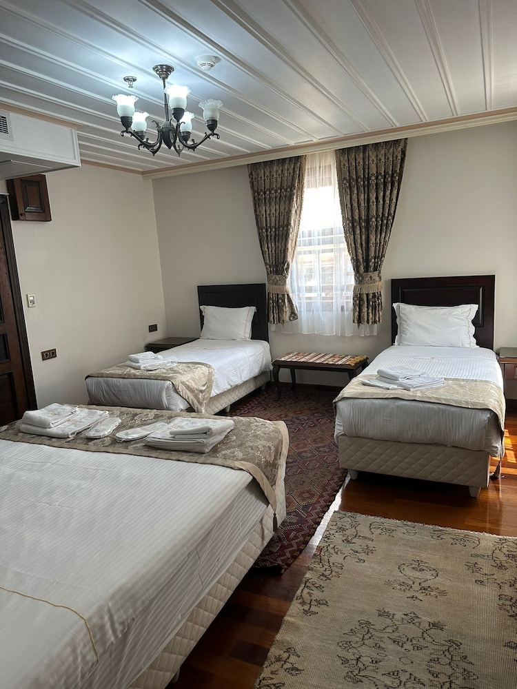 BENDER HOTEL 17/46