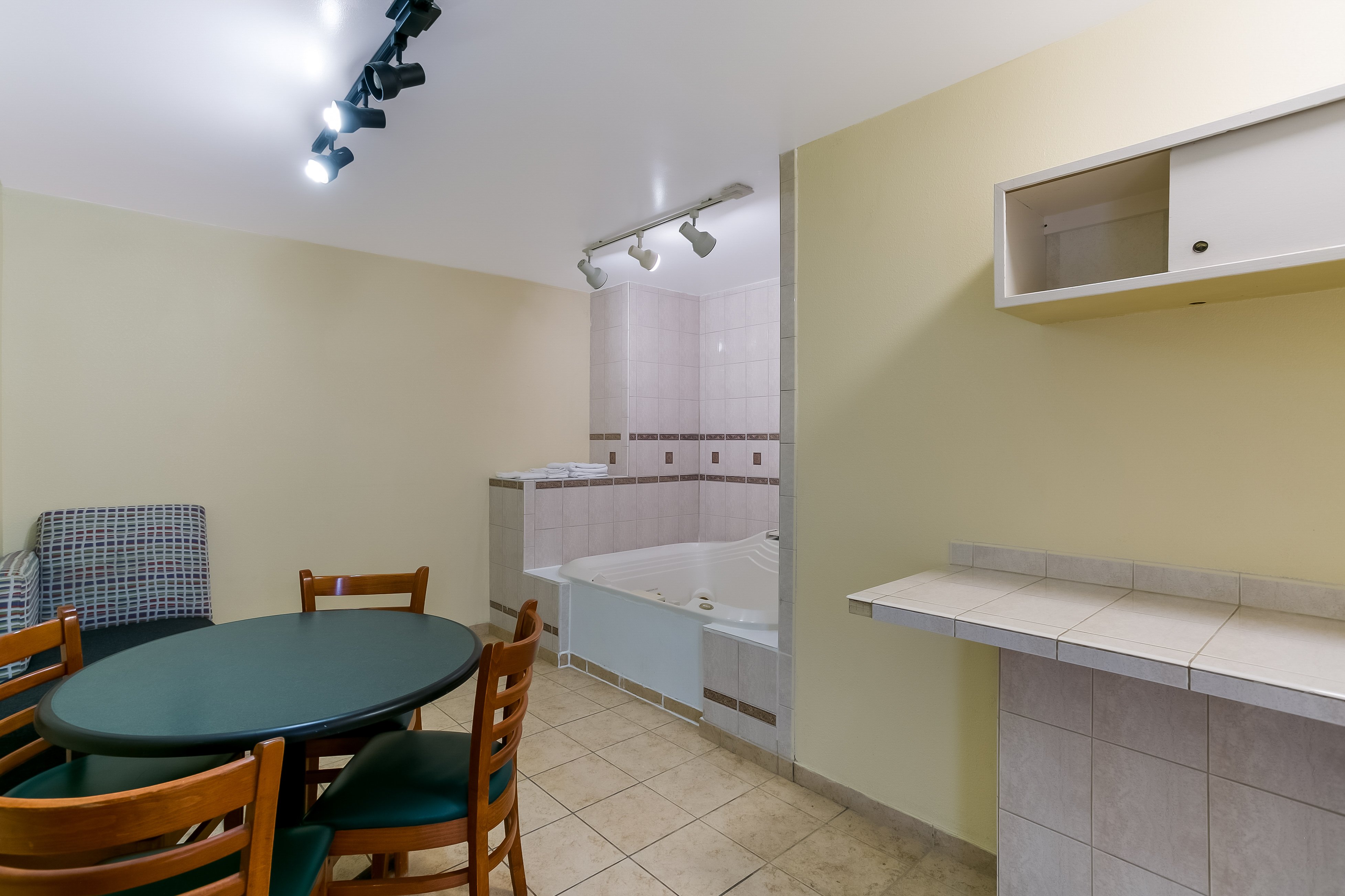 Red Roof Inn Baltimore (ex Days Inn By Wyndham Baltimore West Security Blvd) 17/20
