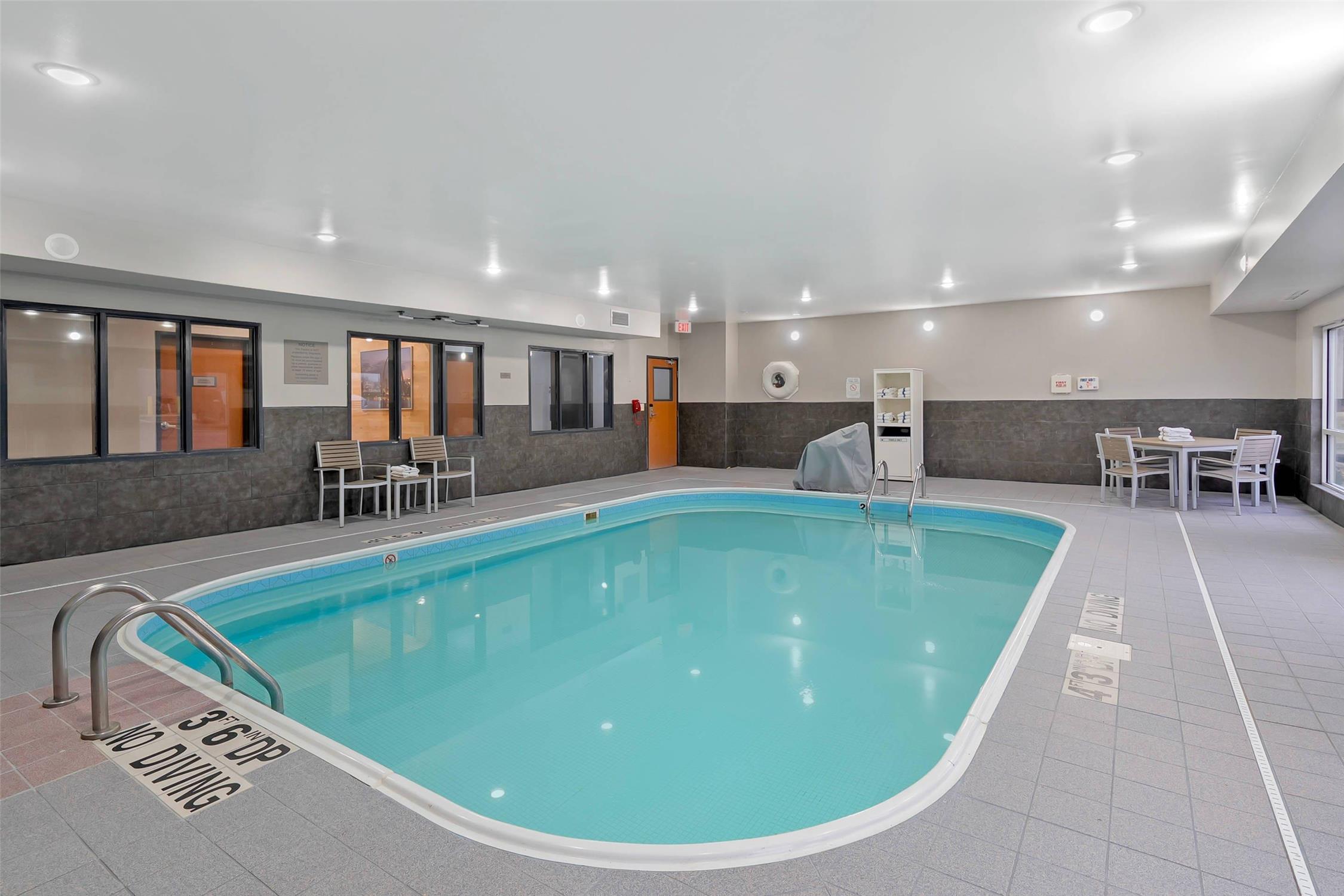 Country Inn & Suites by Radisson, Fairview Heights, IL 24/39