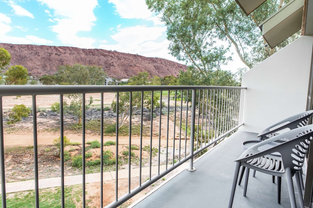 Doubletree By Hilton Alice Springs 11/79
