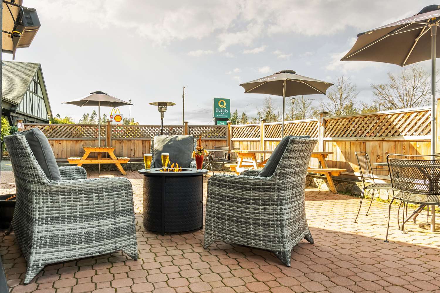 Quality Inn Waddling Dog Saanichton 37/37