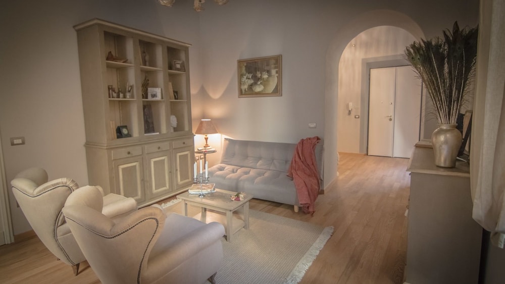 Breathtaking 4BD Apt 5min Walk to Duomo 29/33
