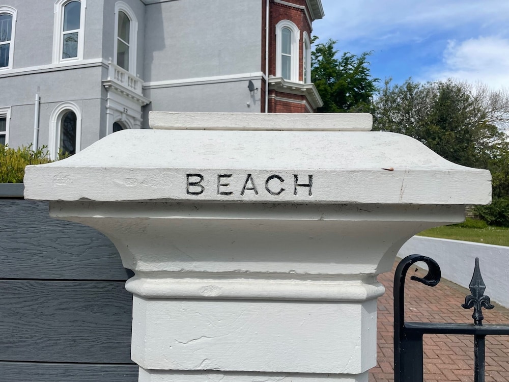 Beach House 3 Bed Penthouse Apartment 4/50
