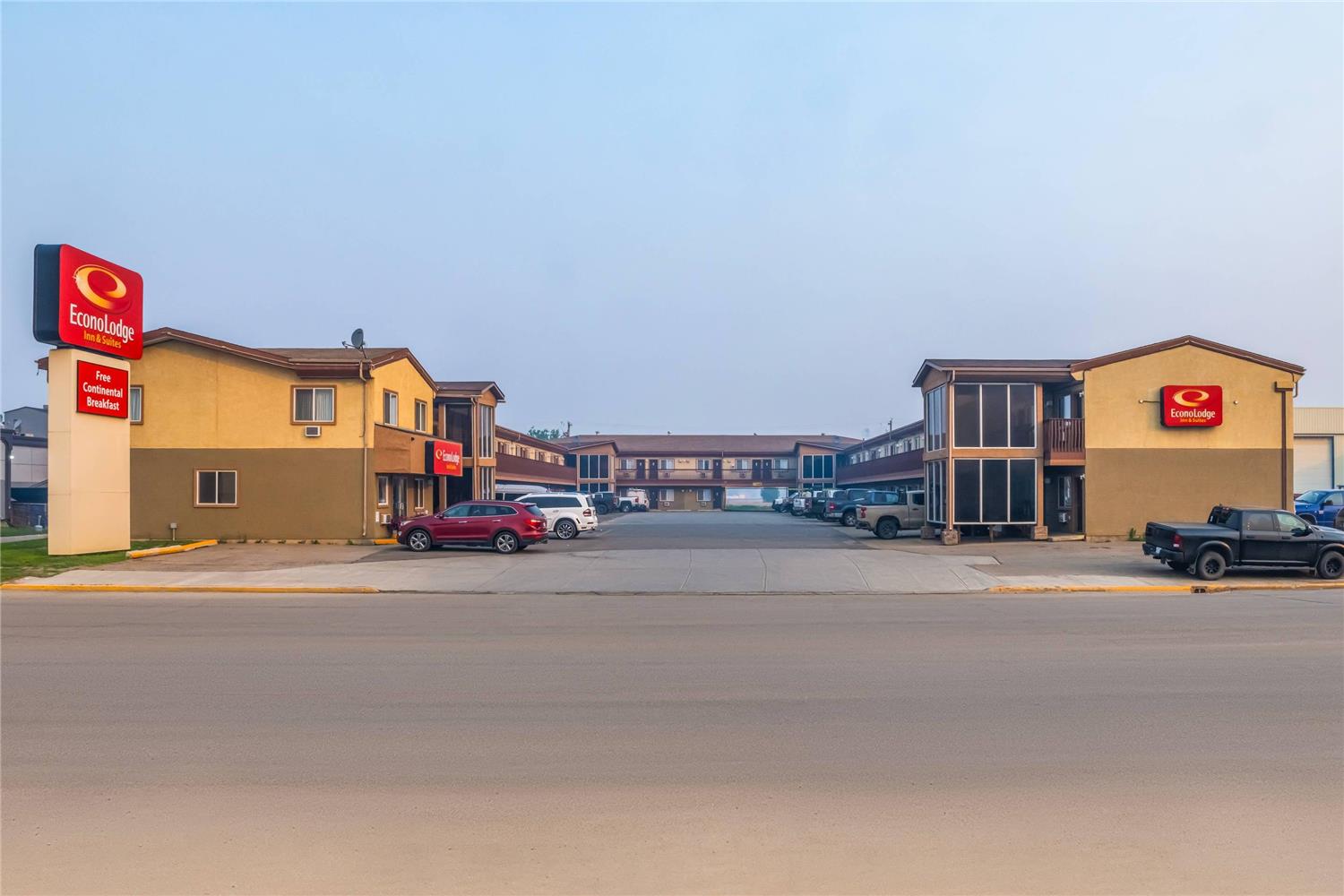 Econo Lodge Inn & Suites High Level, AB 28/29