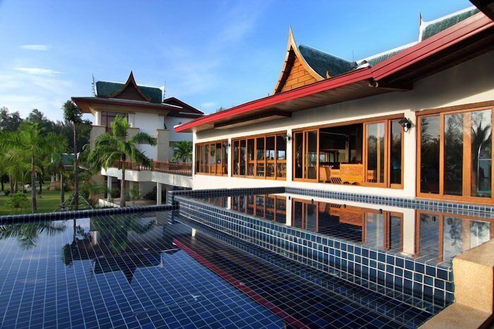 Miracle Island Resort 5/49