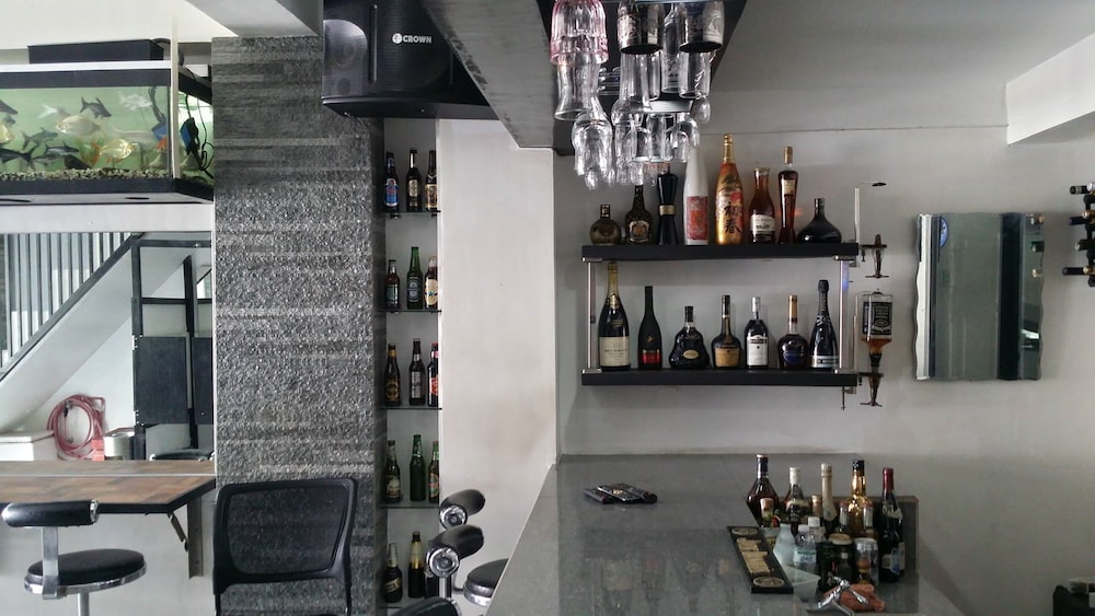 Ervoruto Hostel Makati 11/28