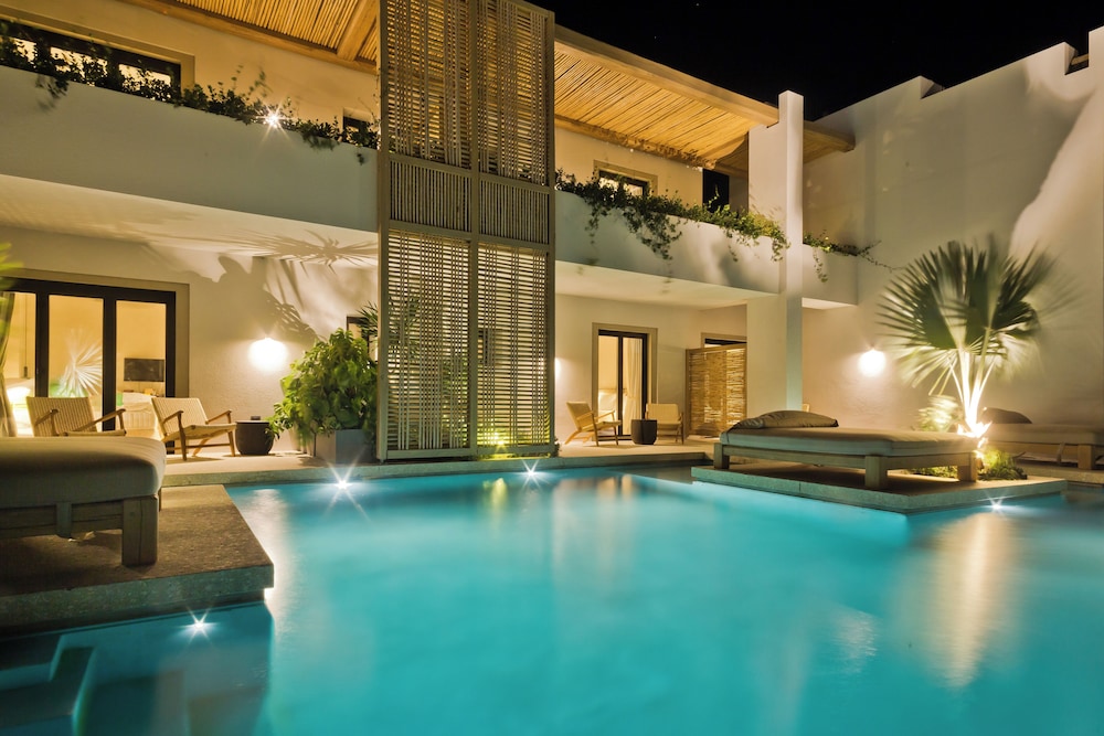 Almi Luxury Rooms 2/25