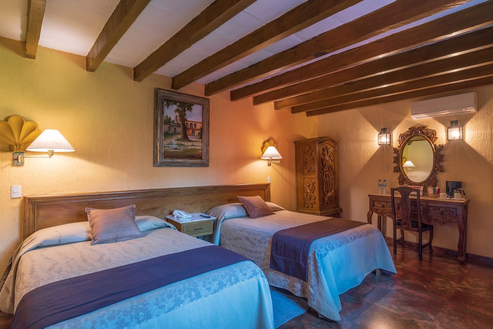 Villa San Jose Hotel And Suites 7/50