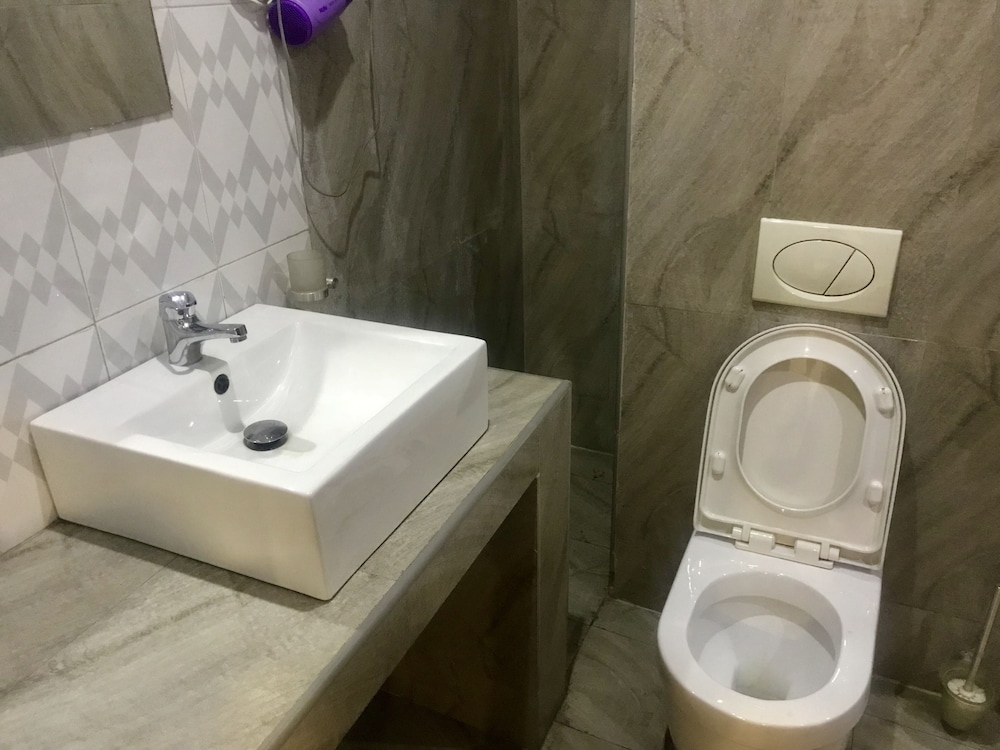 Warri Wetland Hotel 37/39