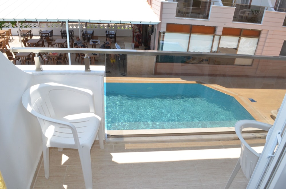 Mulka Hotel 20/48
