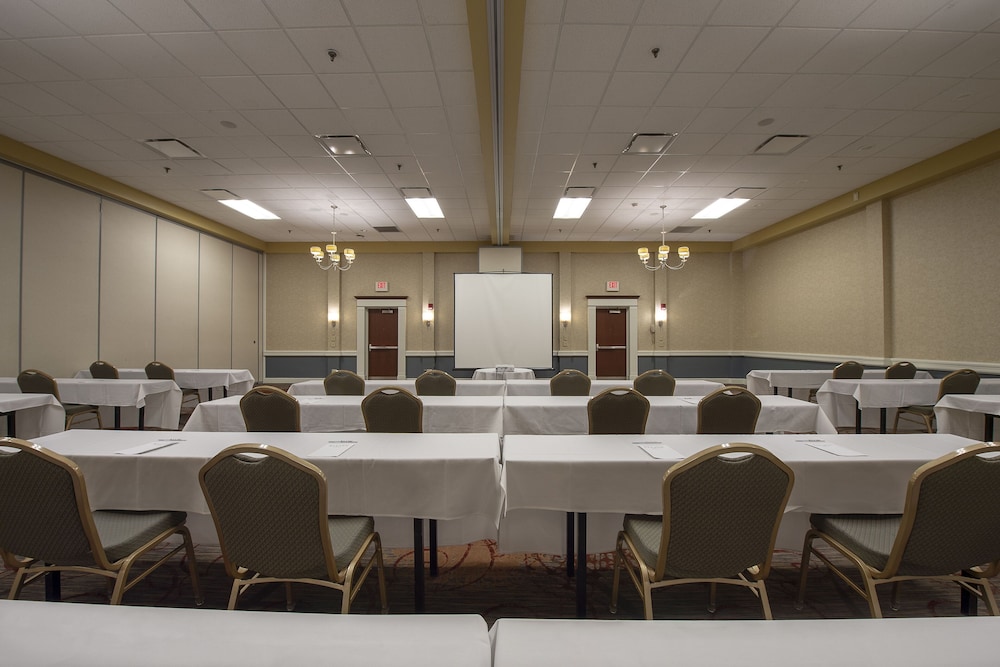RIT INN & CONFERENCE CENTER 46/56