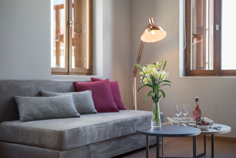Bluebell Luxury Suites 28/42