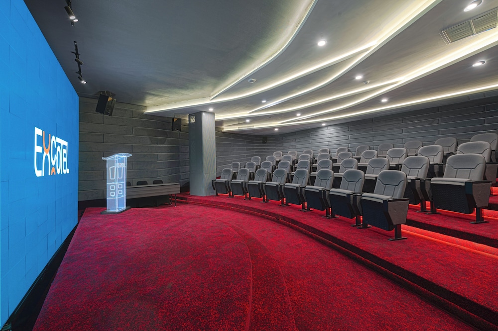 EXCOTEL Design Hotel Surabaya 43/57