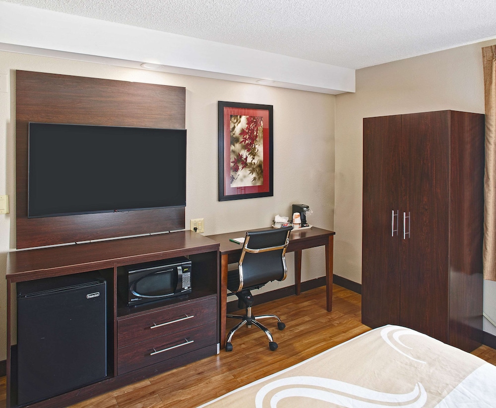 Spark by Hilton Bentonville 20/24