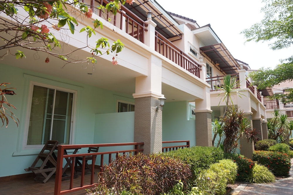 Tonwa Resort Hotel 6/55
