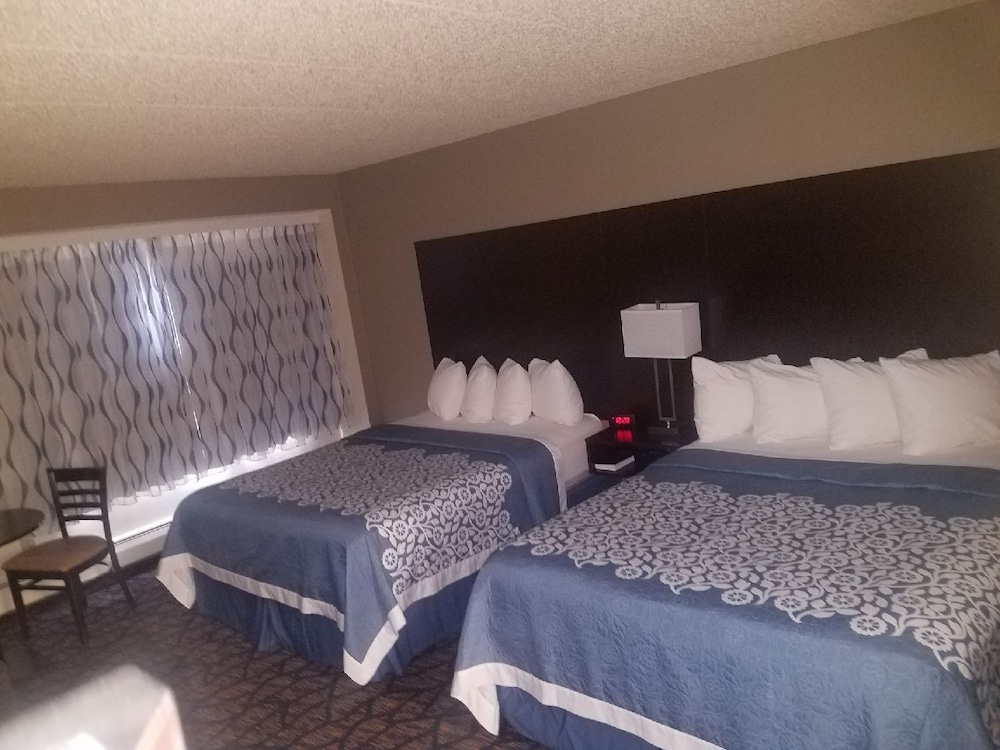 Days Inn by Wyndham Fort Collins 17/75