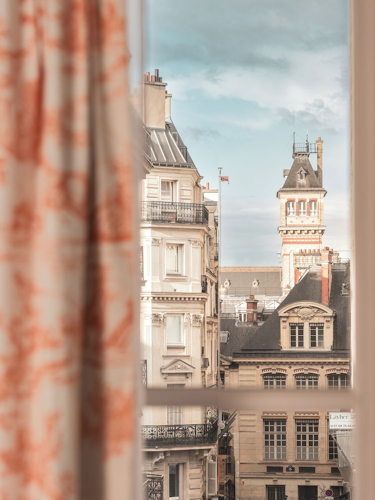 Hotel De Senlis 51/52