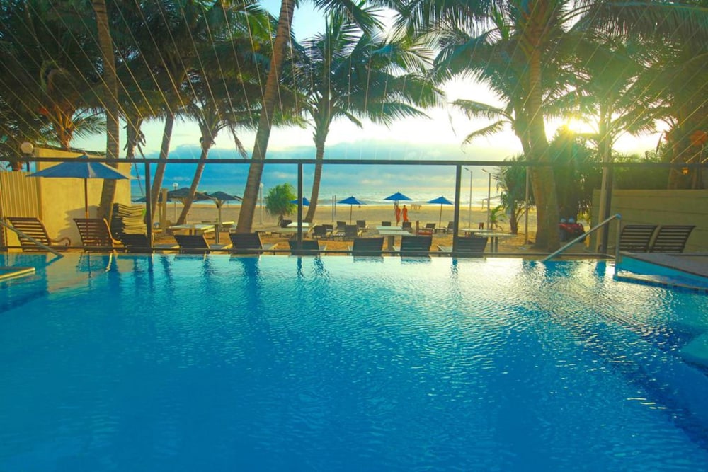 Beacon Beach Hotel 55/56