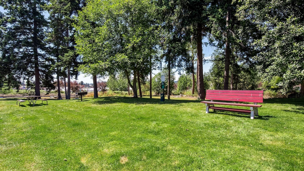 Best Western Plus Oak Harbor Hotel & Conference Center 38/41
