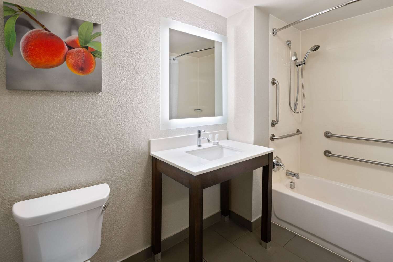 La Quinta Inn & Suites by Wyndham Atlanta Airport North 57/60