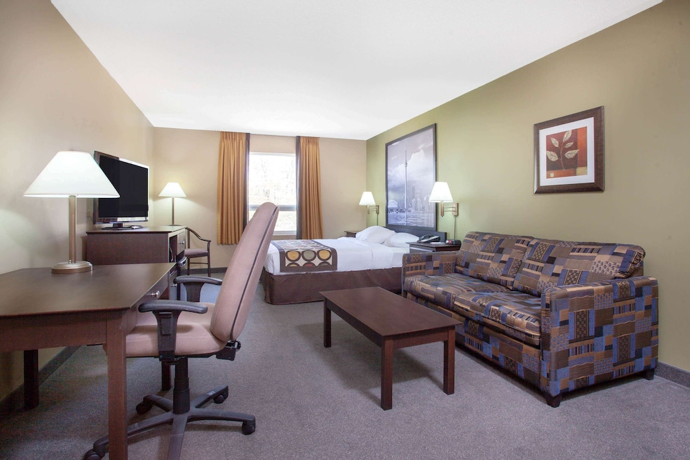 Super 8 by Wyndham Midland 22/29