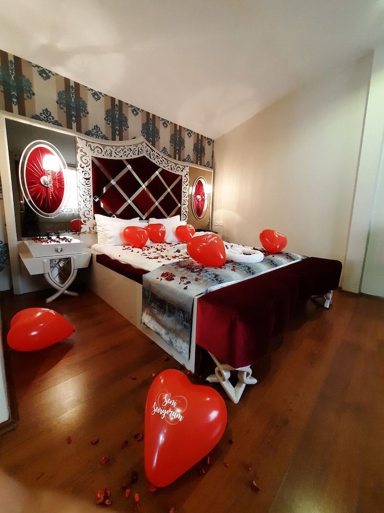 By Historial Hotel Due 15/35