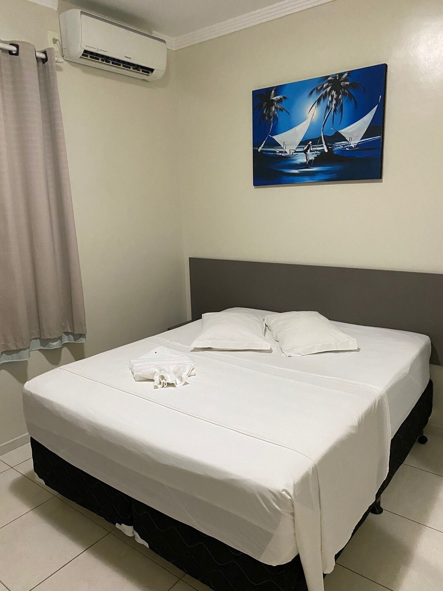 ECONOMY, GROUND FLOOR