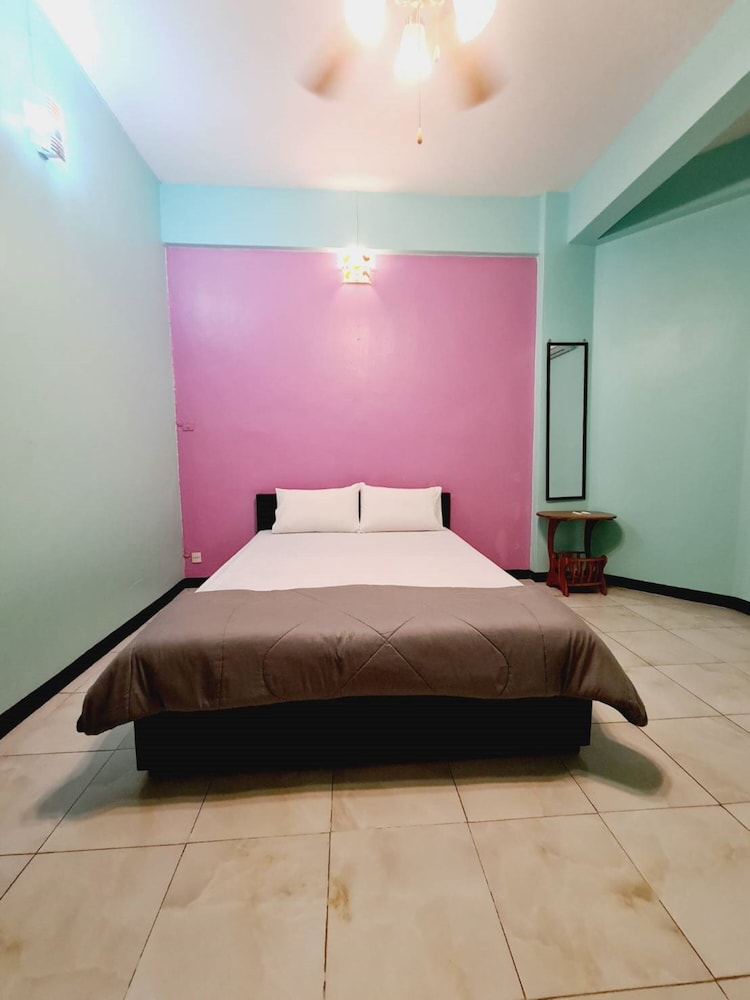 Royal Land Mae Klong Hotel 16/42