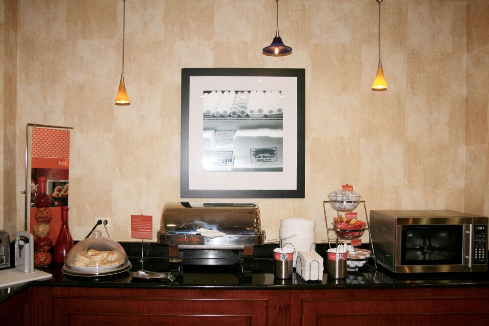 Hampton Inn Suites Bolingbrook 16/48