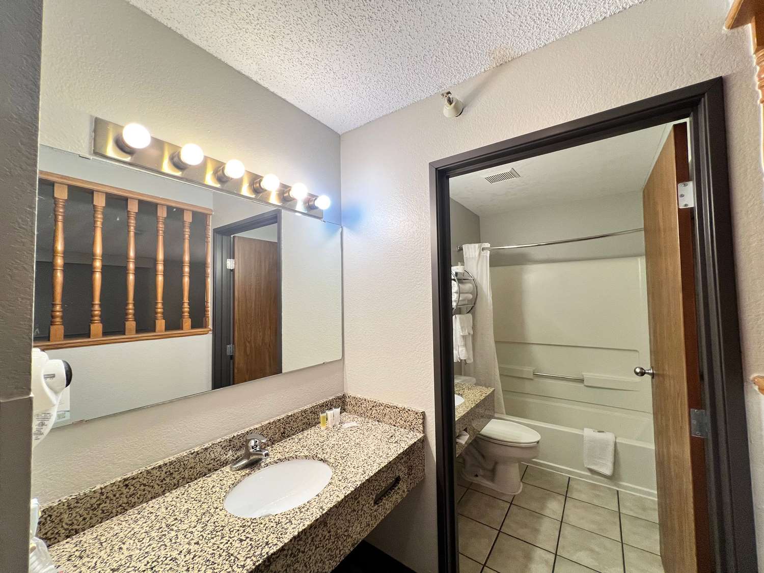Antelope Inn & Suites 30/33