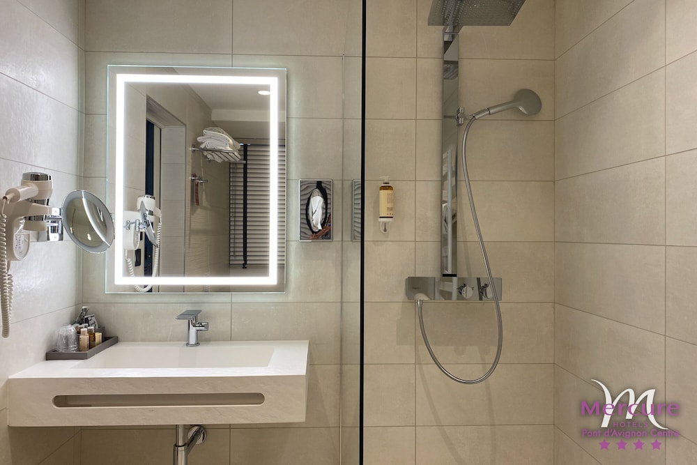 Mercure Pont D'avignon Centre 83/84