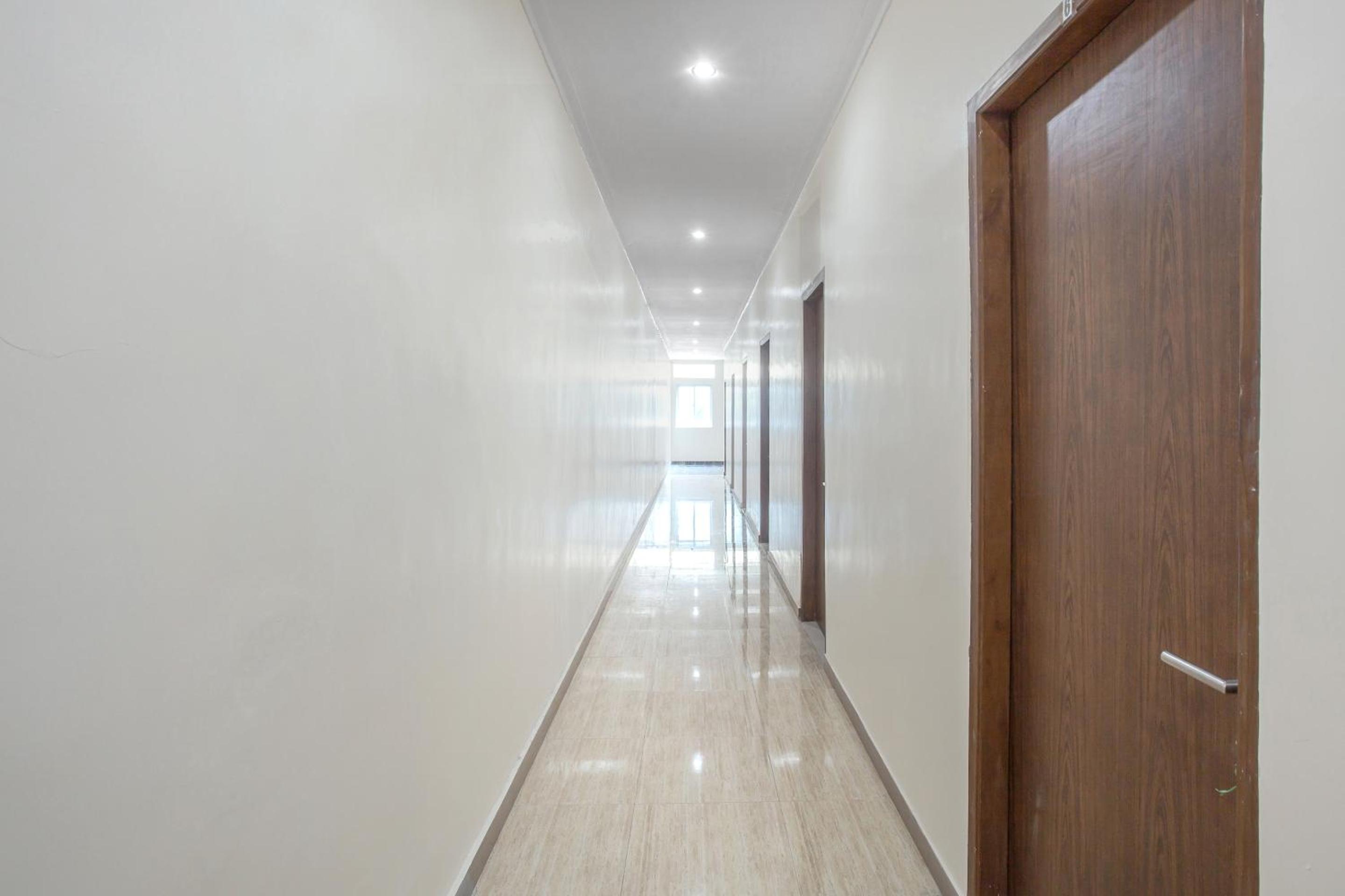 Oyo 134 Lg Residence 31/36
