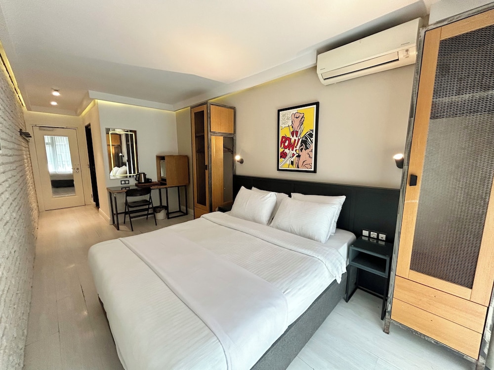 DELUXE, DOUBLE BED
