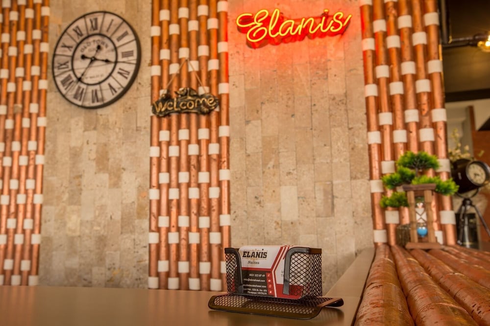 Elanis Suites 7/40