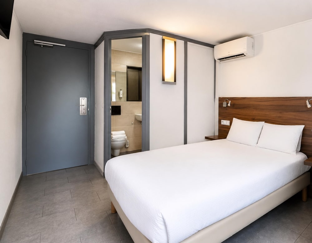 BRIT HOTEL PLAISANCE 30/61