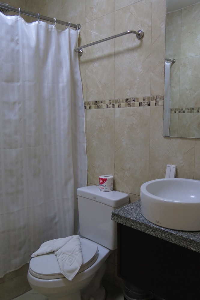 Devera Hotel 68/72