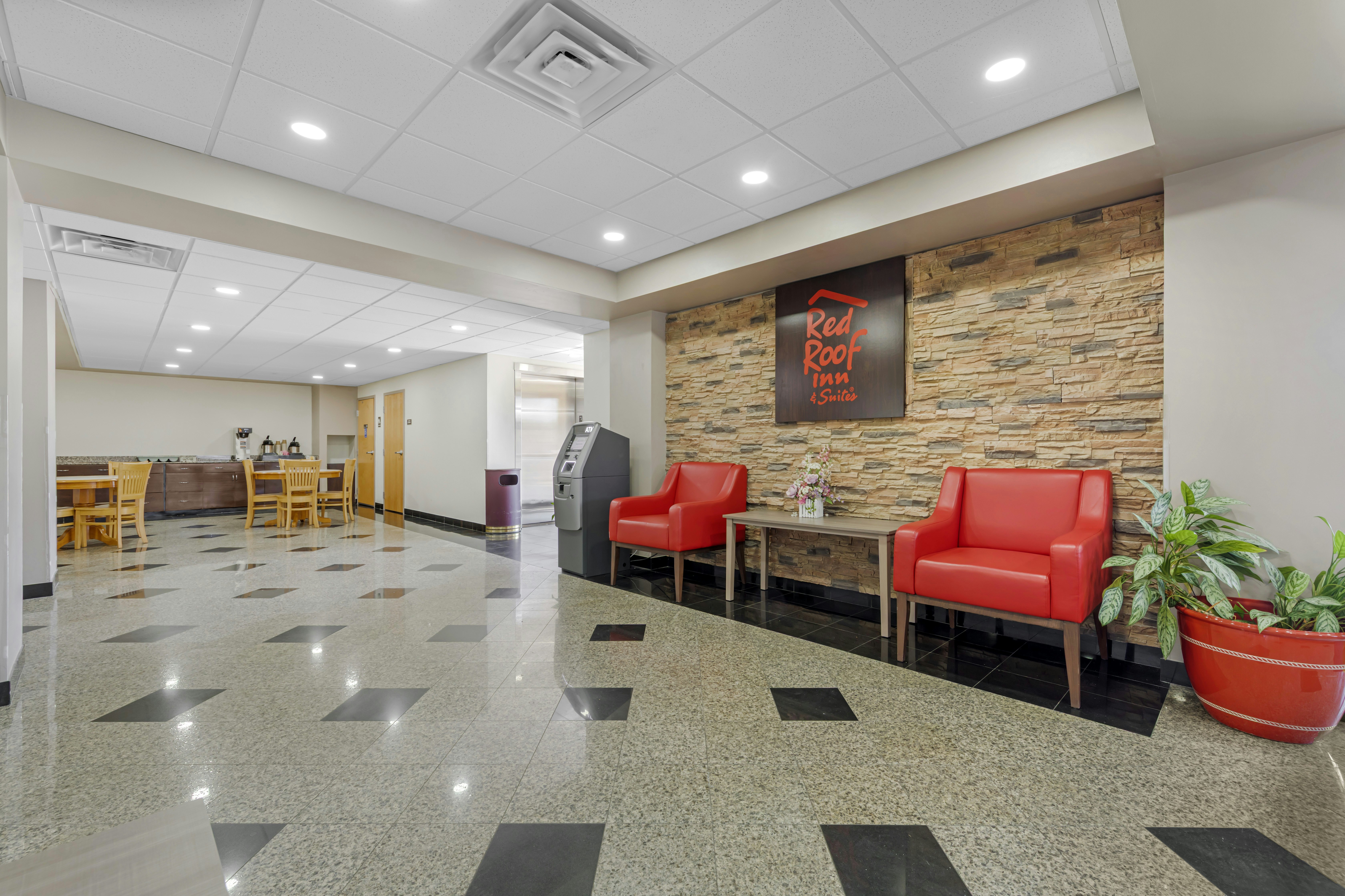 Red Roof Inn & Suites Philadelphia - Bellmawr 11/16